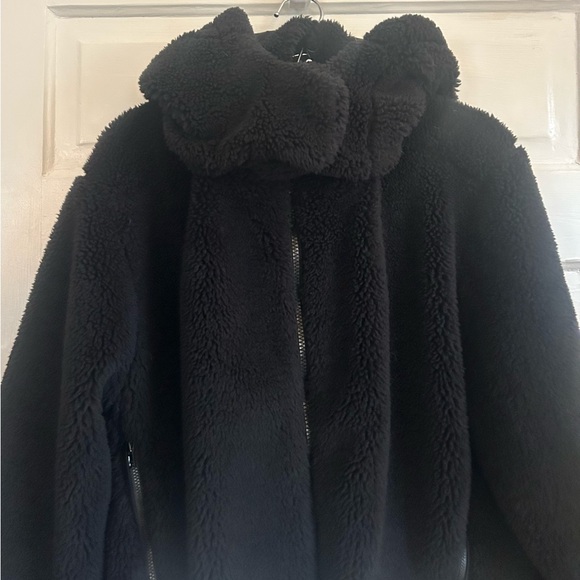 ALO Yoga Black Foxy Sherpa Zip Jacket, size M - Picture 7 of 12
